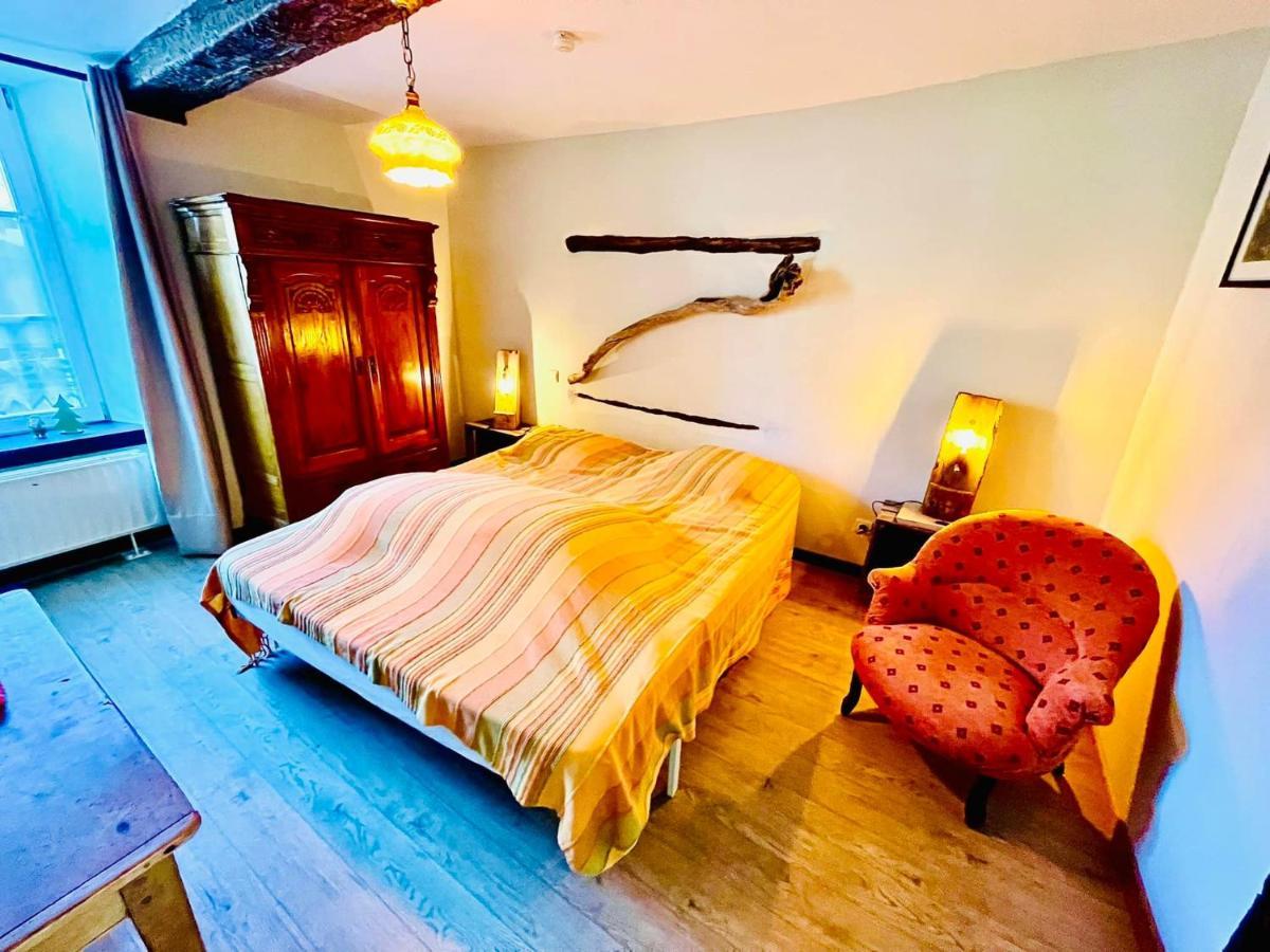 Manoir De Sterpigny, Château-ferme 17ème Siècle La Tour Gouvy