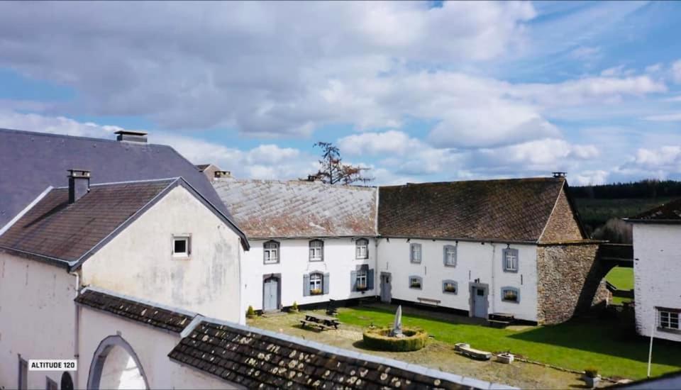 Manoir De Sterpigny, Château-ferme 17ème Siècle La Tour Gouvy